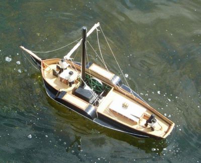 Replica afloat
This working model of Henry Bell's Comet steamship was built and sailed by members of Helensburgh and District Modellers Club, who in August 2012, after the bicentenary celebrations, donated it to Helensburgh Heritage Trust for display in the Heritage Centre in Helensburgh Library in West King Street.
