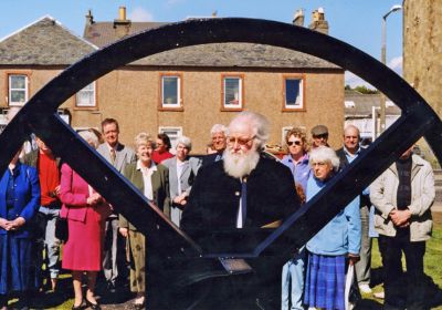 Comet flywheel
John Murray, great-grand nephew of Henry Bell, made a speech at the ceremony to mark the official unveiling of the Comet flywheel on its new East Bay site in Helensburgh during the burgh bicentenary celebrations.
