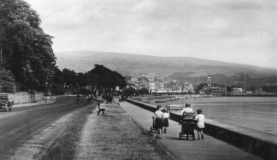 West Clyde Street
Looking east from close to Cairndhu Avenue. Undated.
