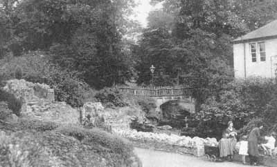 Mill Pond
Mothers and children at the enlarged mill pond in Hermitage Park next to where the Millig Mill once stood. Circa 1947.
