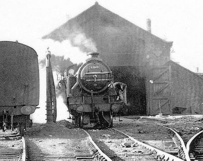 67619 at Helensburgh
The steam locomotive 67619 is seen at the Helensburgh Shed beside the Central Station, where the Co-op Supermarket now stands. It is of the Gresley-designed V1 Class, introduced in 1930 and weighing 84 tons. Image date unknown.
