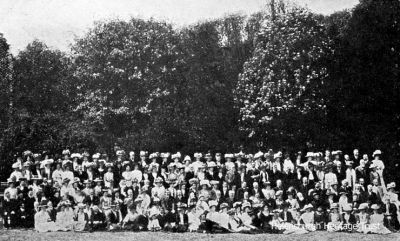 Band of Hope
There was a large attendance at the Band of Hope garden party and conference at Cairndhu House, Helensburgh, on June 6 1908. The Band of Hope, a temperance organisation for working-class children, was founded in Leeds in 1847. All members took a pledge of total abstinence and were taught the 'evils of drink'. Members were enrolled from the age of six and met once a week to listen to lectures and participate in activities. Music played an important role and competitions were held between different Band of Hope choirs. Members of the local Temperance Societies also organised outings for the children, and with the growth of the railways, trips were arranged to the nearest coastal resorts. 
