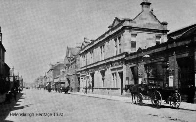 Carriages await outside Helensburgh Central Station in East Princes Street when it was the North British Railway Company. Image c.1905.
Keywords: Carriages at station