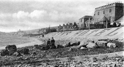 East Bay and Queen's Hotel
A 1903 image of Helensburgh's East Bay, with the Queen's Hotel on the right. It was originally Baths House, built by Henry Bell, who built Europe's first commercial steamship the Comet in 1812. The building has had many alterations but still stands on East Clyde Street, having been converted into flats.
