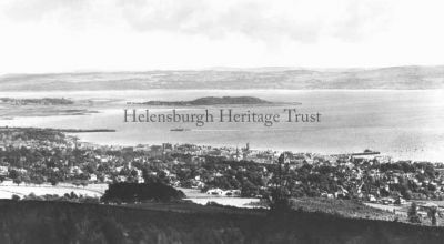 Helensburgh from above
A view of Helensburgh from above the Highlandman's Road, as a steamer makes it way to Craigendoran Pier. Image date unknown.
