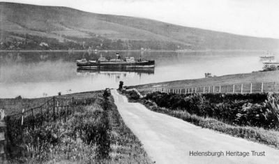Peaton Hill
Looking down Peaton Road to the Gareloch and a merchant ship. Image c.1945 by A.C.Turner, Clynder.
