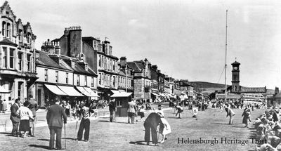 Putting Green
Looking east along the West Clyde Street putting green on a sunny day in the 1940s. Exact image date unknown.
