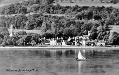 Rhu Bay
A 1933 image of a yacht sailing across Rhu Bay.
