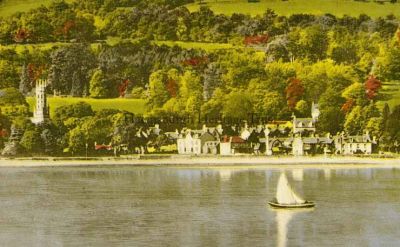 Rhu from the loch
An unusual view of Rhu from the Gareloch with the tide in, taken in the late 1950s.
