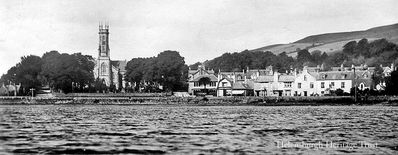 Rhu Village
A 1931 image of Rhu village taken from a boat on the Gareloch, published by Winton, Stationer, Rhu Post Office.
