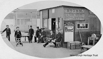 Rhu Pier staff
Staff and passengers wait at Rhu Pier. Image date unknown.
