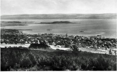 View from the Highlandman's Way
Showing a steamer heading for Craigendoran Pier and one which has just left Helensburgh pier, with Ardmore Point in the distance.
