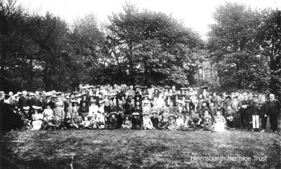 Course opening
The assembled crowd at the opening of the present Cardross golf course on May 21 1904. It was designed by the celebrated golfer Willie Fernie who that day played Ben Sayers over the 18 holes. They carded 76 and 77 respectively. It succeeded a six hole course laid out in 1895 on part of the Kilmahew Estate. Image supplied by Archie McIntyre.
